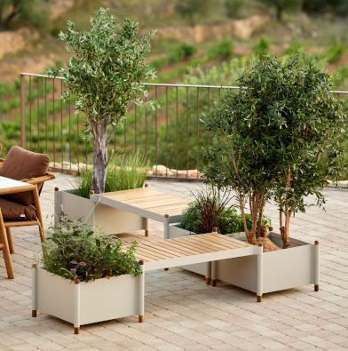 Sticks Pflanzgefäß und Bank